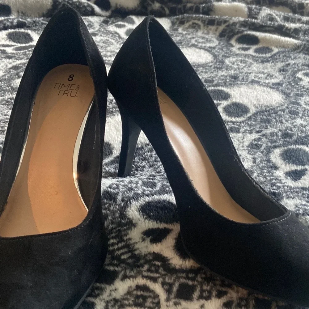 Black closed soft heels - Picture 2 of 2